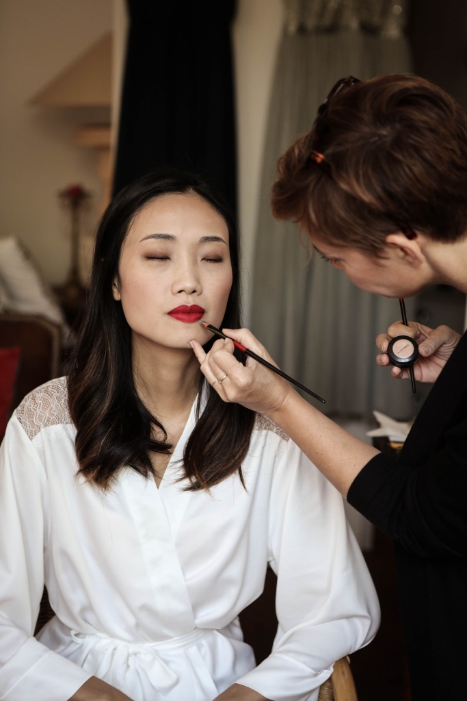 Bridal makeup trial session with English-speaking makeup artist in France